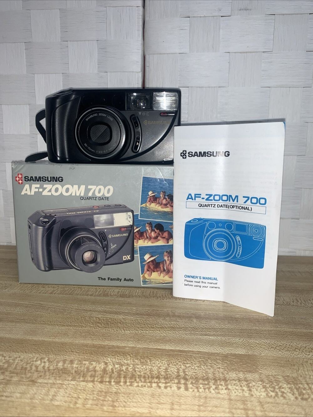 Samsung AF Zoom 700 Quartz Date 35mm Film Camera w/Box & Manual TESTED